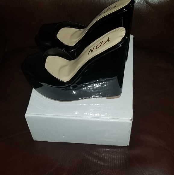 Shoes - Picture 3 of 6